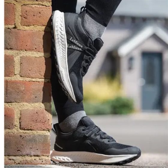 LeMieux Wasserdichte Sneaker Trax Gr. 42